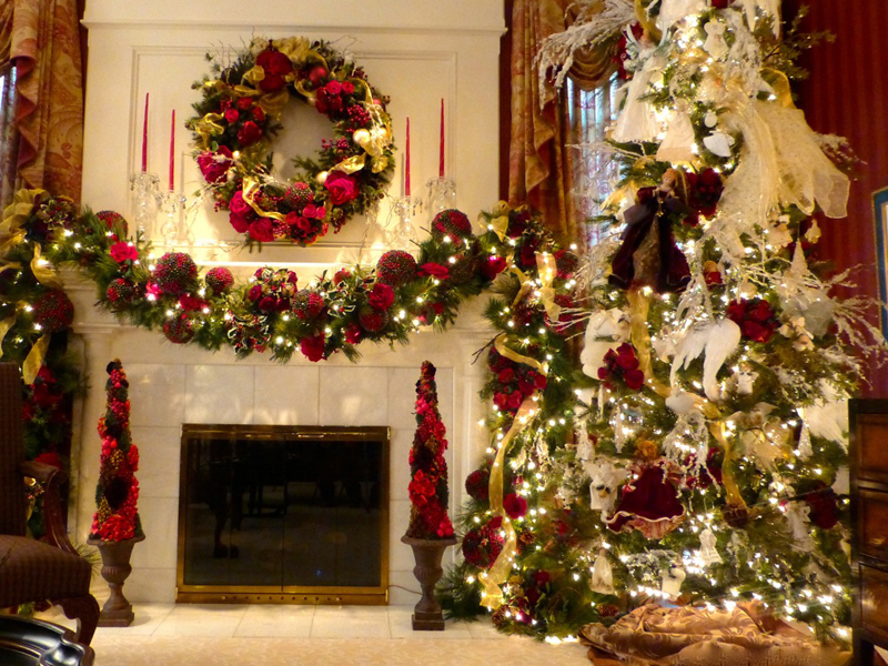 Christmas decorations on a mantel