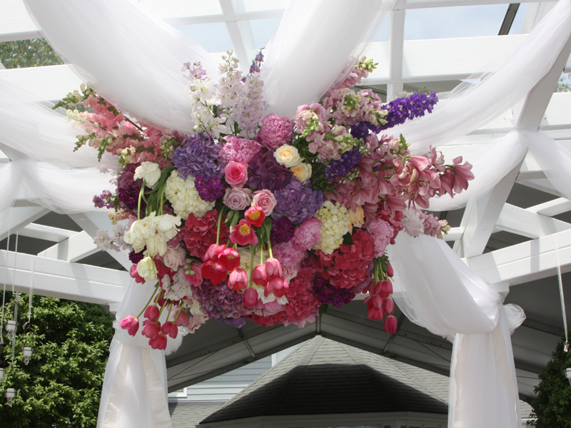 Floral details of a classic garden wedding