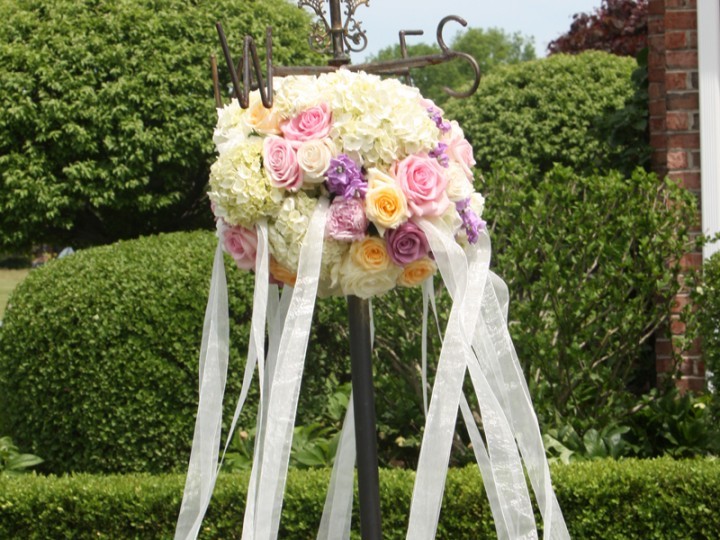 Flower details of a classic garden wedding