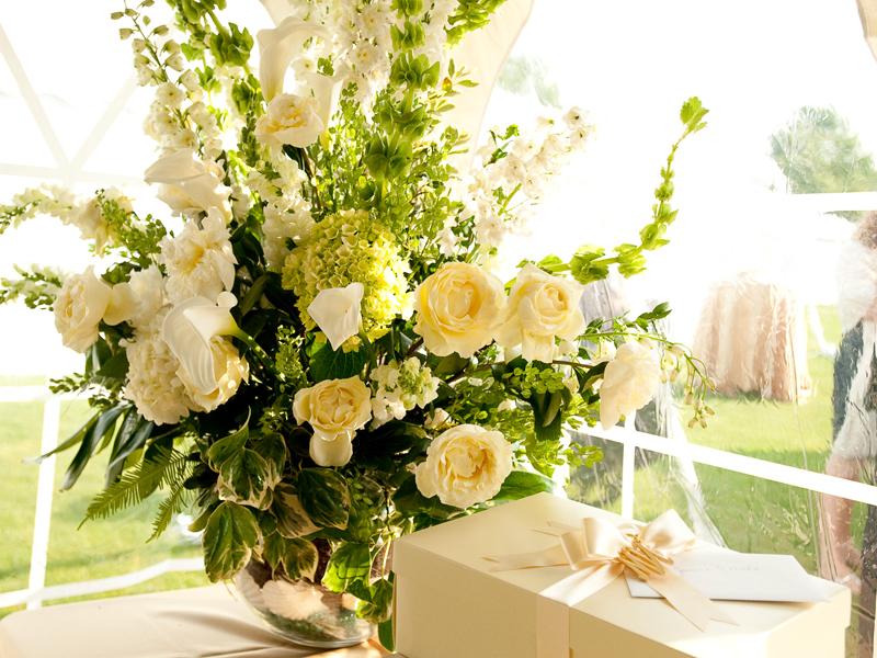 White flowers modern style summer wedding