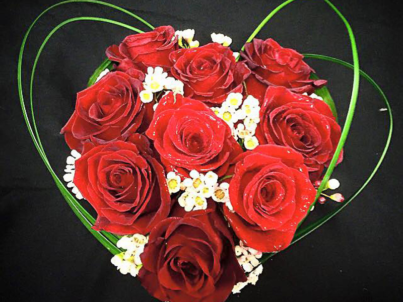 Heartshaped red rose bouquet